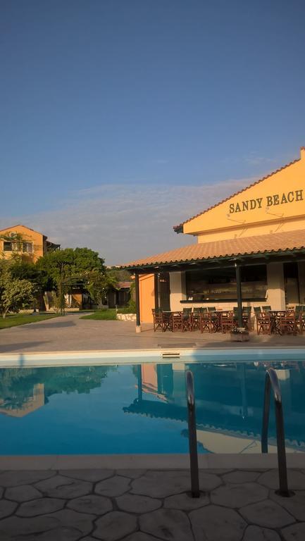 Sandy And Aparthotel